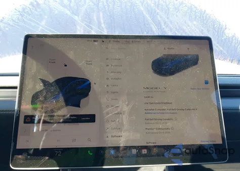 2026 Tesla Model Y Long Range Dual Motor All-Wheel Drive z USA, uszkodzony, nr VIN 7SAYGDED1TF425642